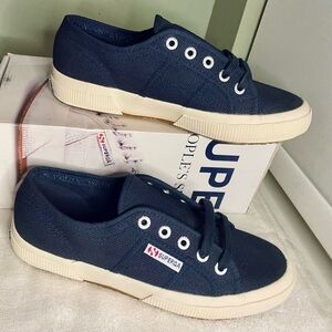 SUPERGA 2750 COTU CLASSIC SNEAKERS- NIB; Navy/White,
USWomen’s 7M, EU 38.5.